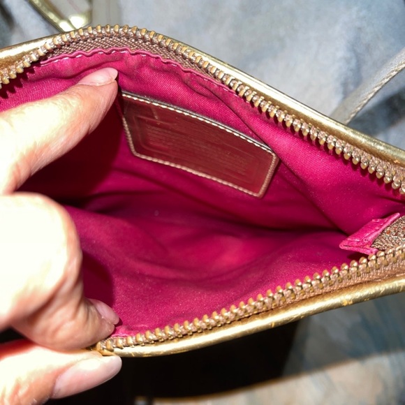 Coach graffiti can be crossbody bag - Picture 3 of 8